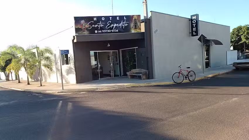 HOTEL Santo Expedito La&eacute;rcio