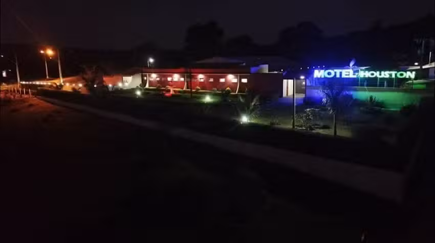 Houston Motel Guaxup&eacute;