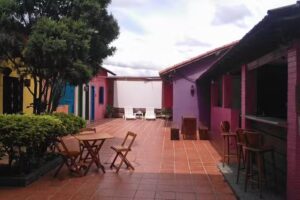 L&aacute; em Casa Hostel Pousada