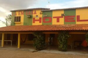L&aacute; Em Casa Hotel