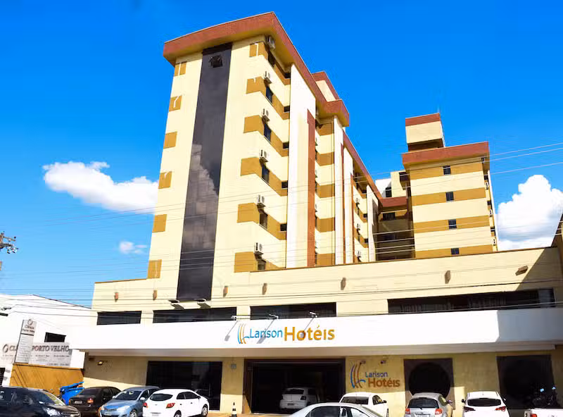 Larison Hot&eacute;is