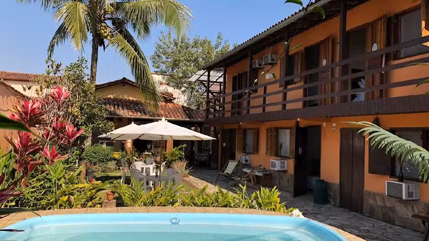 Macab&eacute;a Pousada