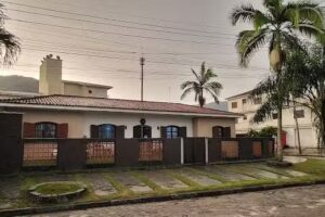 Mans&atilde;o Frente a Praia em Ubatuba