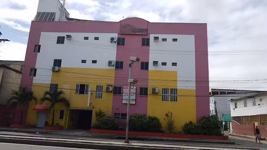 Moment&rsquo;s Hotel