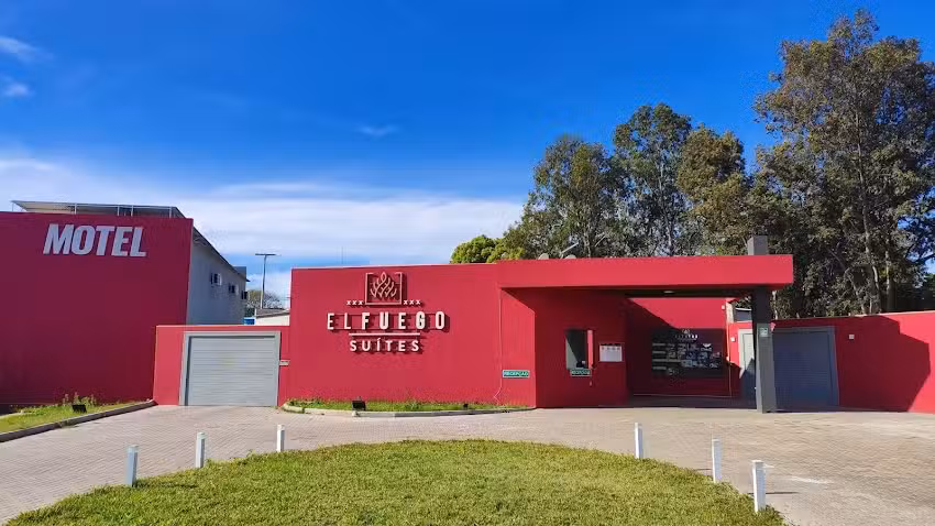 Motel El Fuego Su&iacute;tes