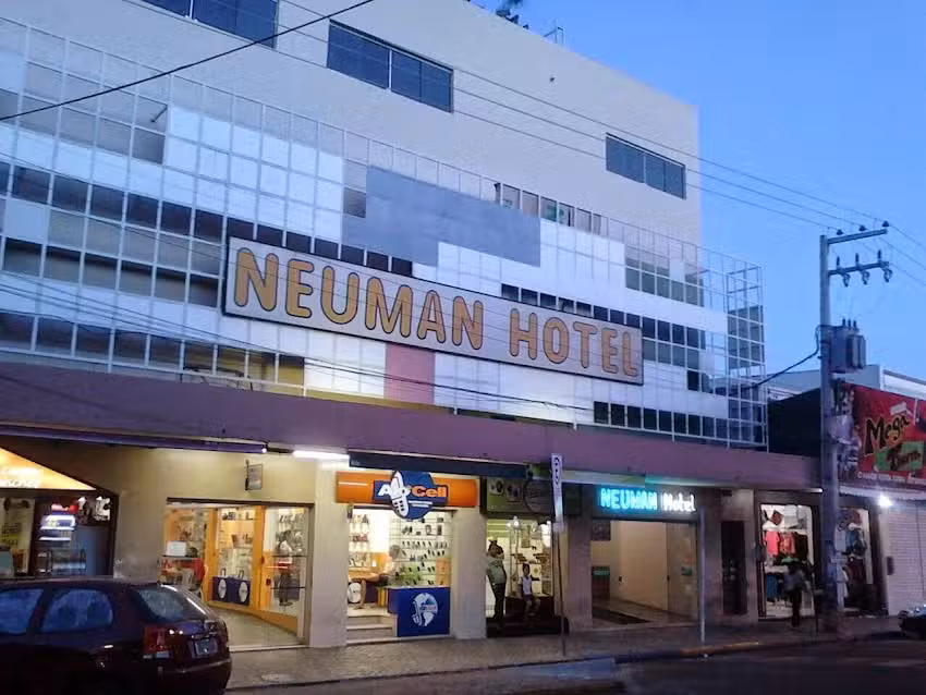 Neuman Hotel