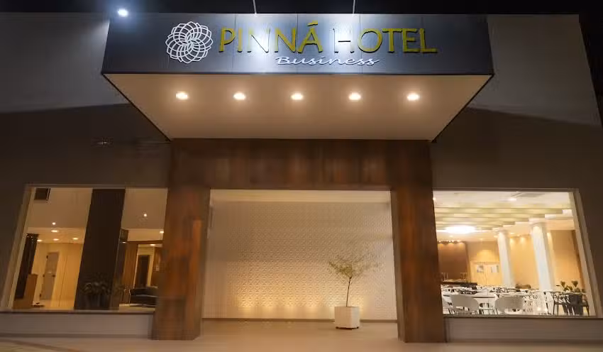 Pinn&aacute; Hotel Business