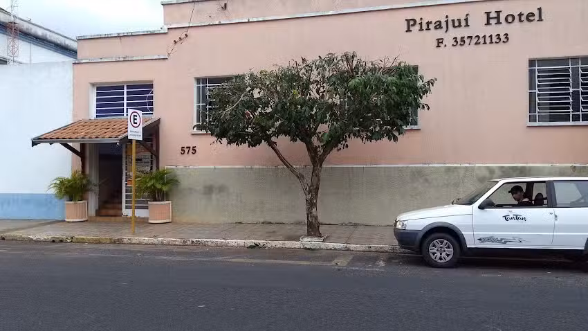 Piraju&iacute; Center Hotel