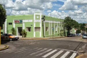 Plaza Hotel de Lins LTDA