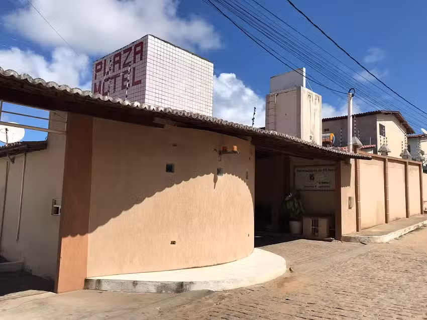 Plaza Motel