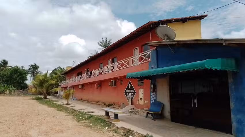 Pousada &aacute;guia dourada