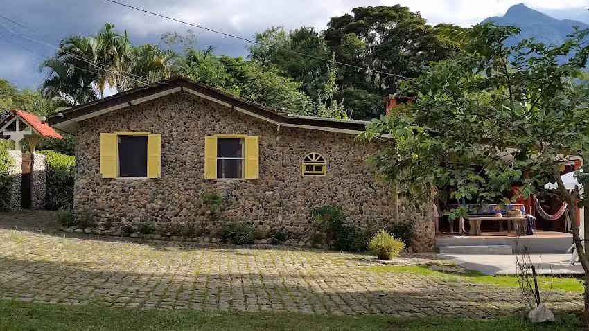 Pousada Santu&aacute;rio Vit&oacute;ria R&eacute;gia