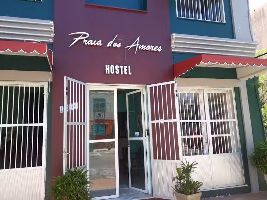 Praia dos Amores Hostel