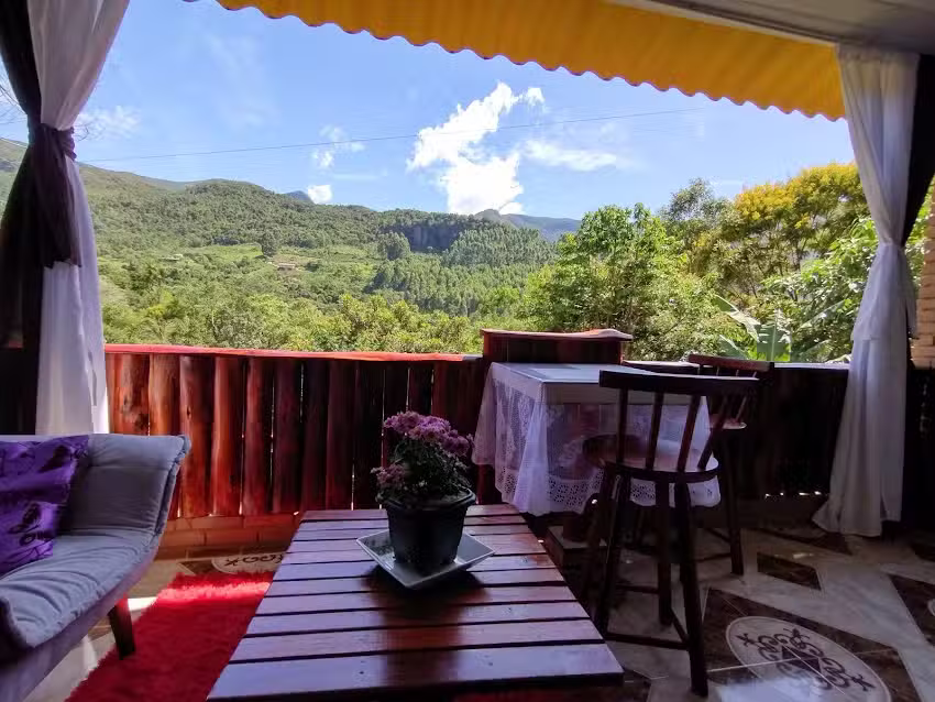 Rancho Das Flores, Pedra Menina