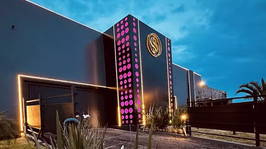 Sensitive Motel / Hotel