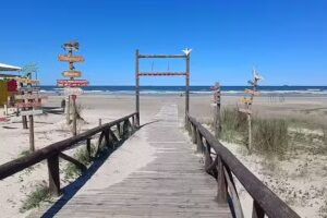 Shangri-l&aacute; Beach Resort