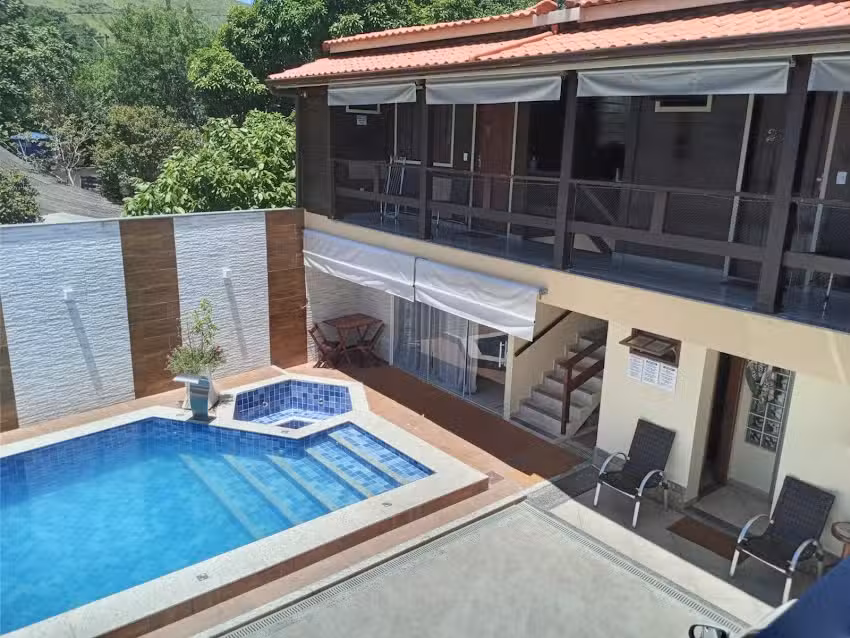Su&iacute;tes Casa de Madeira M12