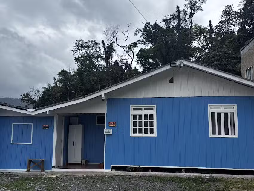 Su&iacute;tes Privadas &ndash; Casa de madeira Azul