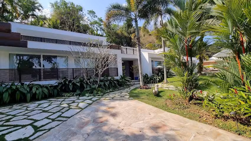 Tropical Contemporary Suites