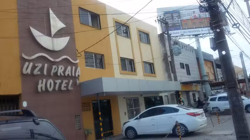 Uzi Praia Hotel
