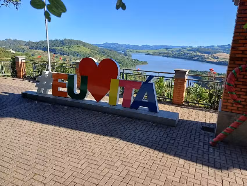 Via Lago Hotel It&aacute; Sc