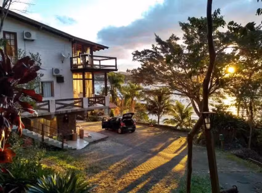 Villa dos Ganchos Home