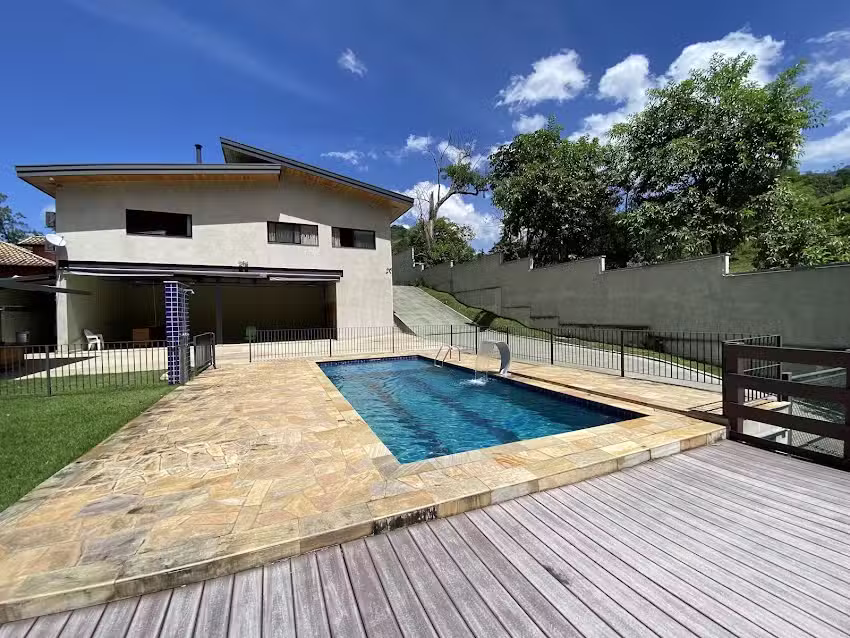 Villa Mantiqueira SFX &ndash; Su&iacute;tes